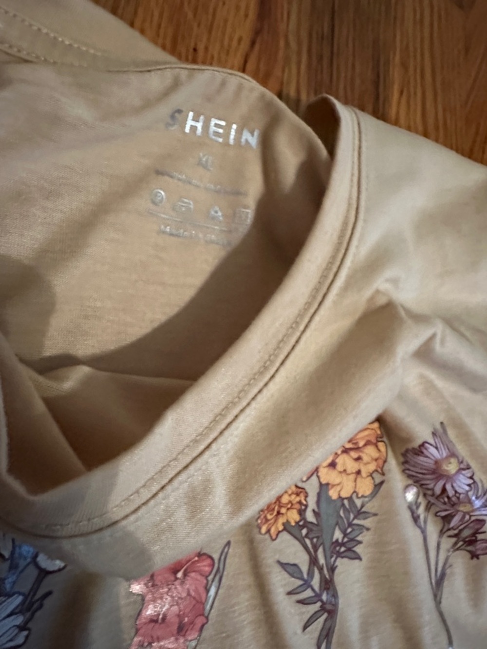 Floral Graphic Tee in Light Beige Women’s XL - Picture 3 of 3